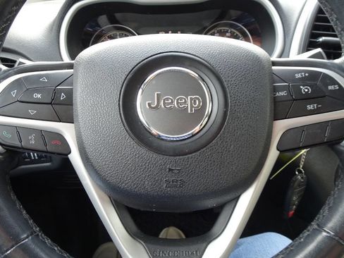 Used 2015 Jeep Cherokee Latitude w/ Cold Weather Group AWD/4WD image 20