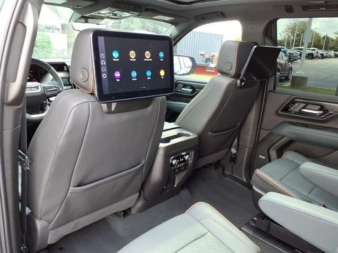 Used 2026 GMC Yukon AT4 w/ AT4 Premium Plus Package AWD/4WD image 18
