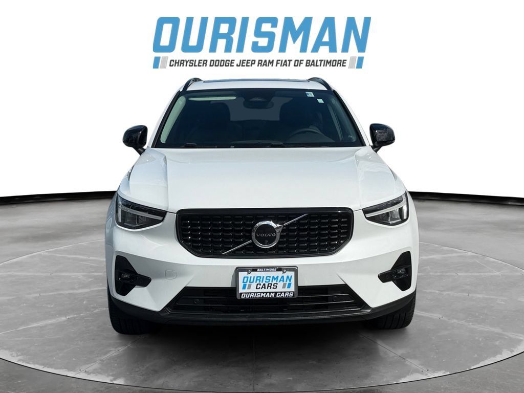 Used 2023 Volvo XC40 B5 Plus w/ Driver Assist Package AWD/4WD image 8