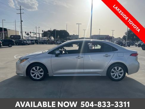 Used 2023 Toyota Corolla LE FWD image 2