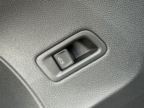 Certified 2025 Volkswagen Atlas Peak Edition SE AWD/4WD image 16