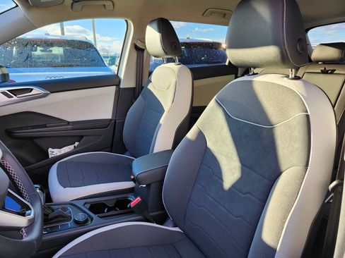 New 2026 Volkswagen Taos SE image 10