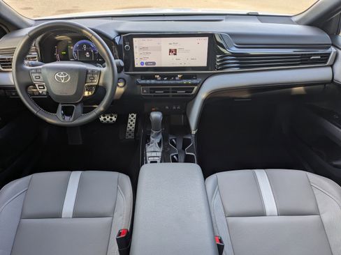 Used 2025 Toyota Camry SE w/ Multimedia Upgrade Package image 15