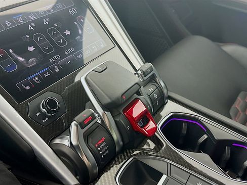 Used 2019 Lamborghini Urus image 19