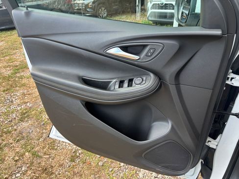 Used 2025 Buick Encore GX Preferred FWD image 18