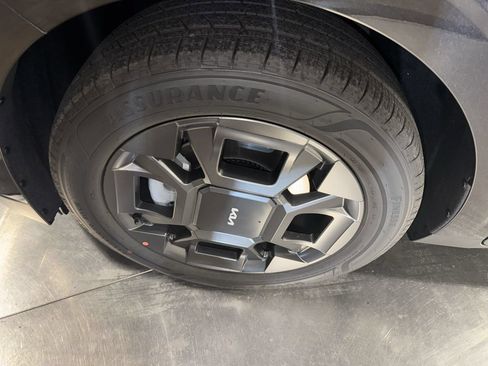 New 2026 Kia Carnival EX FWD image 10