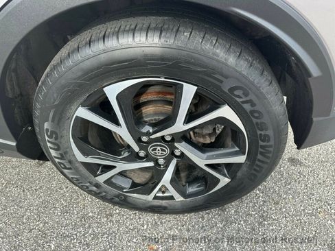 Used 2020 Toyota C-HR XLE image 25