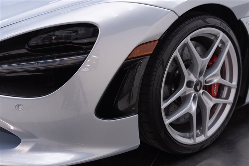 Used 2024 McLaren 750S Spider RWD image 41