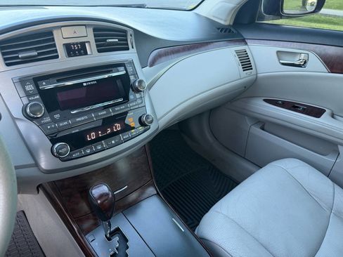 Used 2011 Toyota Avalon Limited image 37