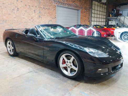 Used 2005 Chevrolet Corvette Convertible w/ Preferred Equipment Group RWD image 35