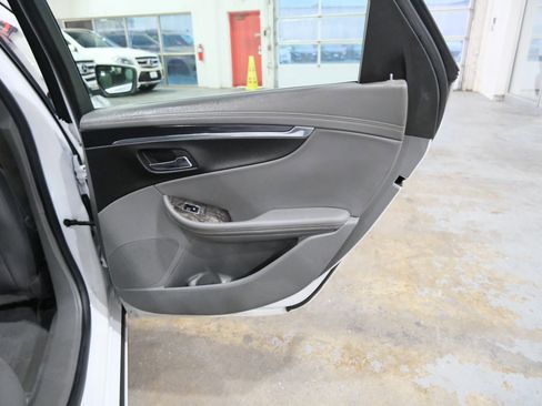 Used 2015 Chevrolet Impala LT w/ Convenience Package image 24