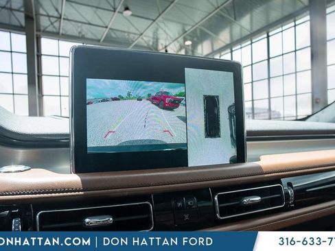 Used 2023 Lincoln Aviator Reserve w/ Equipment Group 201A AWD/4WD image 10