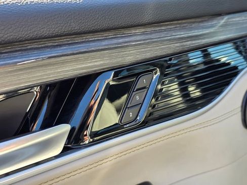 Used 2024 Jeep Wagoneer L Series II image 23