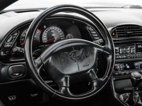 Used 2002 Chevrolet Corvette Z06 w/ Memory Pkg image 13