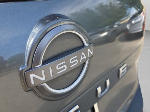 Used 2023 Nissan Rogue S FWD image 31