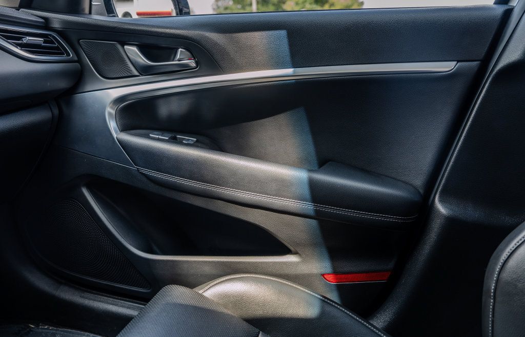 Used 2025 Genesis G70 2.5T RWD image 13