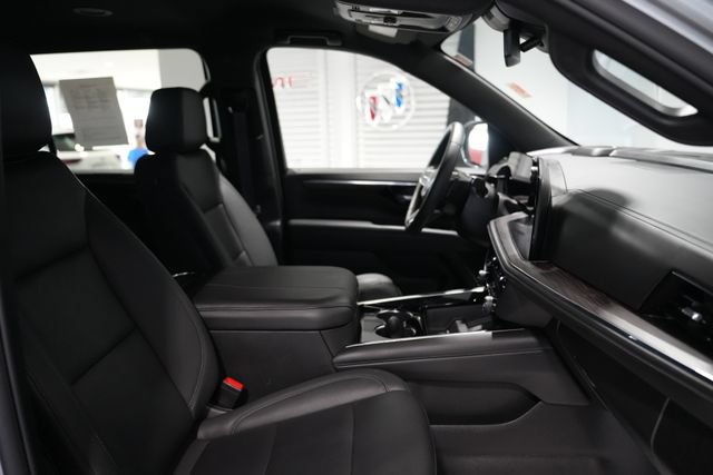 Used 2025 Chevrolet Suburban Z71 AWD/4WD image 23