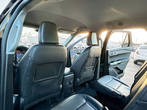 Used 2023 Ford Explorer XLT w/ Equipment Group 202A image 6