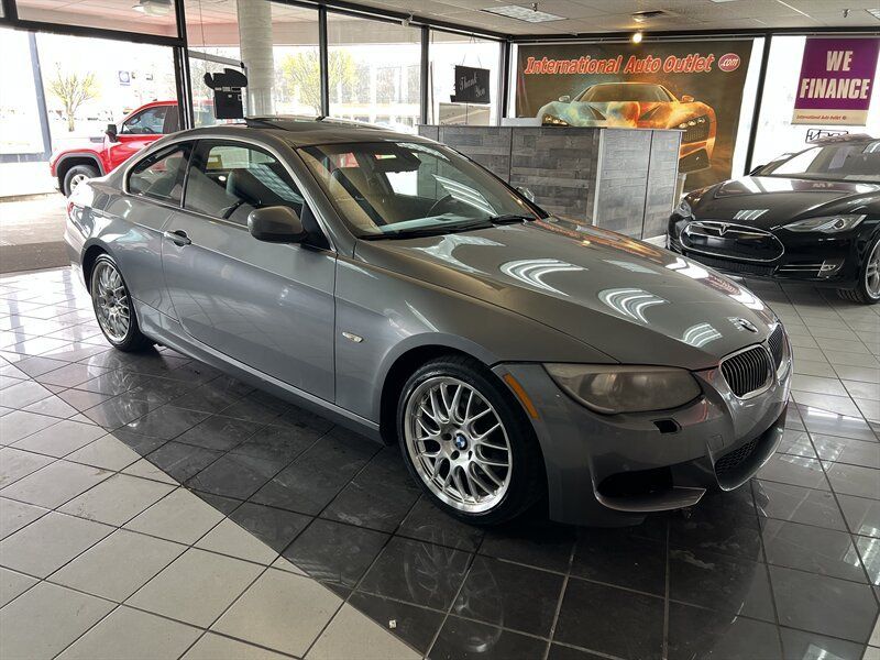 Used 2011 BMW 328i xDrive Coupe AWD/4WD image 4