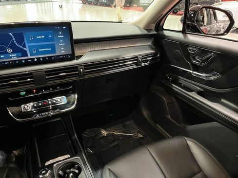 Used 2023 Lincoln Corsair AWD w/ Equipment Group 101A image 19