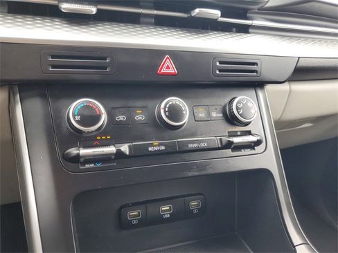 Certified 2023 Kia Carnival LX image 22