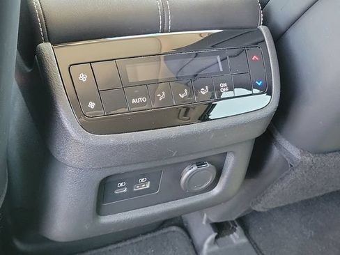 Used 2023 INFINITI QX60 Luxe w/ Performance Audio Package FWD image 16