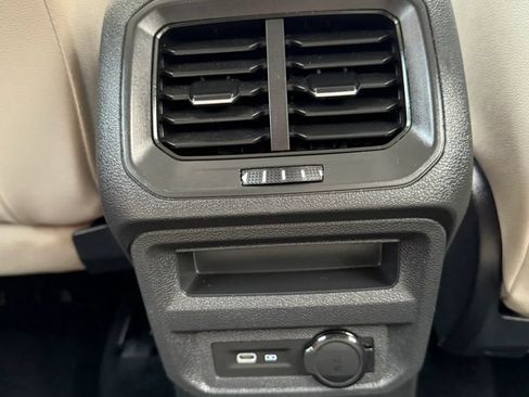Used 2021 Volkswagen Tiguan SEL AWD/4WD image 26