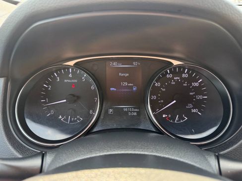 Used 2016 Nissan Rogue SV w/ SV Family Package AWD/4WD image 22