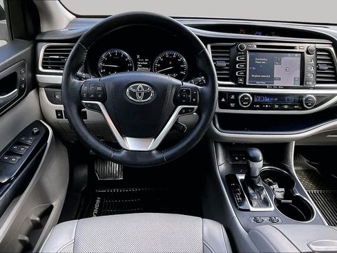 Used 2017 Toyota Highlander Limited Platinum w/ Carpet Mat Package AWD/4WD image 6