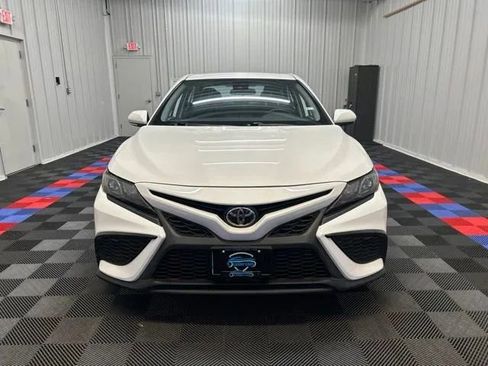 Used 2024 Toyota Camry SE FWD image 7