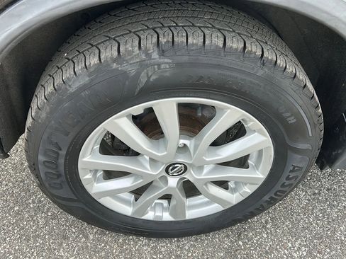 Used 2019 Nissan Rogue SV AWD/4WD image 29