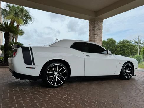 Used 2018 Dodge Challenger R/T Scat Pack w/ Leather Interior Group RWD image 7