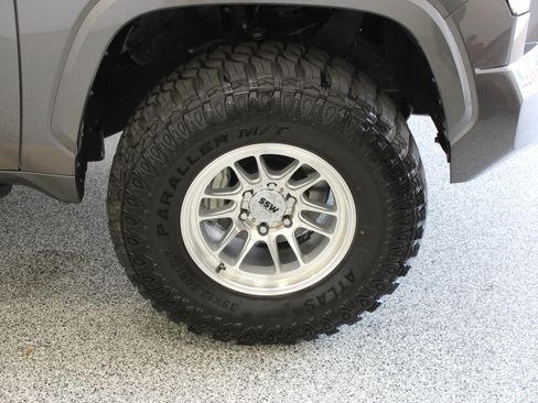 Used 2023 Toyota Tundra Limited AWD/4WD image 5