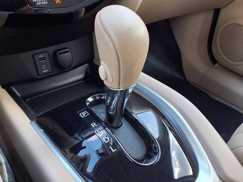 Used 2015 Nissan Rogue SL w/ SL Premium Package FWD image 10