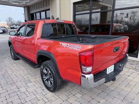 Used 2017 Toyota Tacoma TRD Off-Road w/ Tow Package (A/T) AWD/4WD image 31