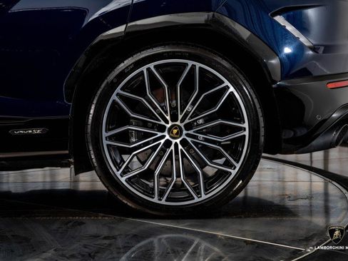 Used 2025 Lamborghini Urus SE image 9