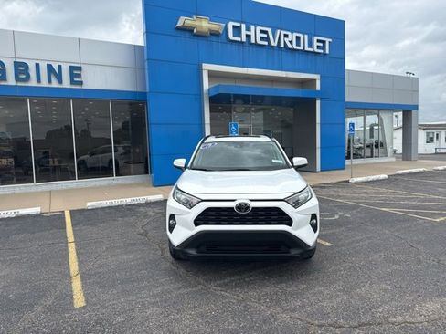 Used 2019 Toyota RAV4 XLE w/ Carpet Mat Package AWD/4WD image 2