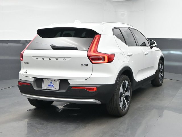 Used 2024 Volvo XC40 B5 Plus AWD/4WD image 8