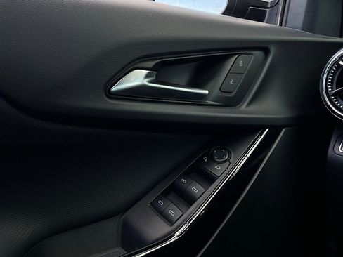 Used 2025 Chevrolet Equinox LT image 19