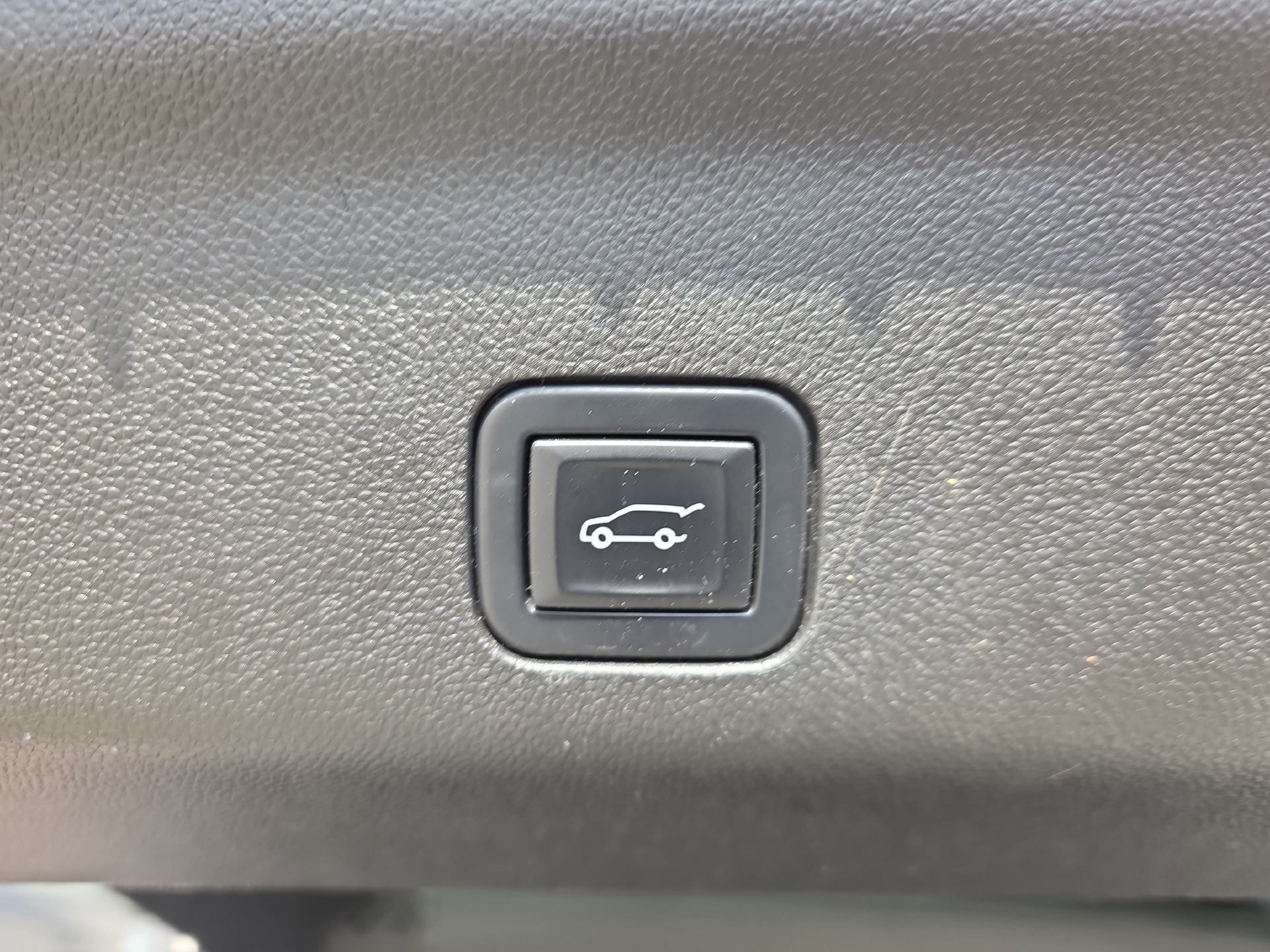 Used 2023 GMC Yukon Denali Ultimate AWD/4WD image 13