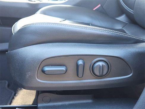 Used 2023 GMC Terrain SLT image 25