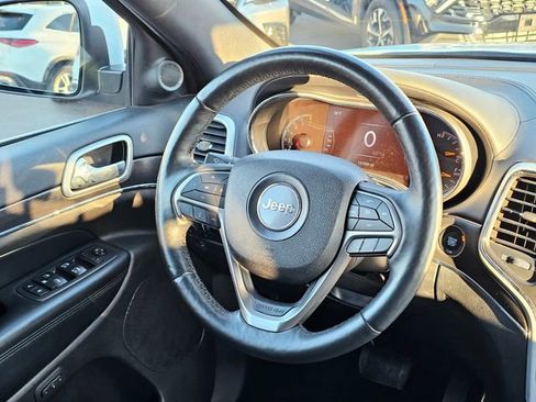 Used 2018 Jeep Grand Cherokee Limited image 28
