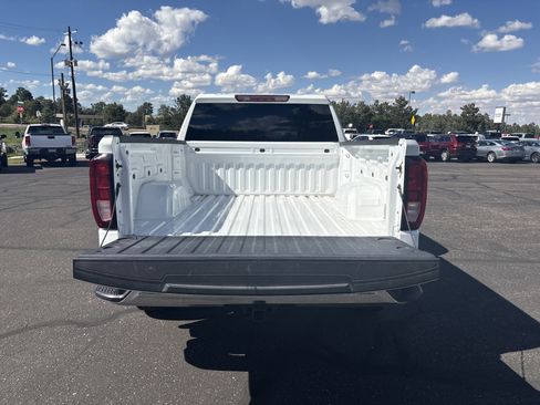 Used 2024 GMC Sierra 1500 SLE image 10