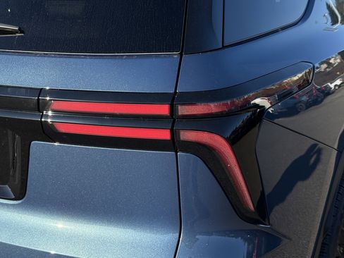 New 2026 Chevrolet Traverse LT w/ Midnight/Sport Edition image 40