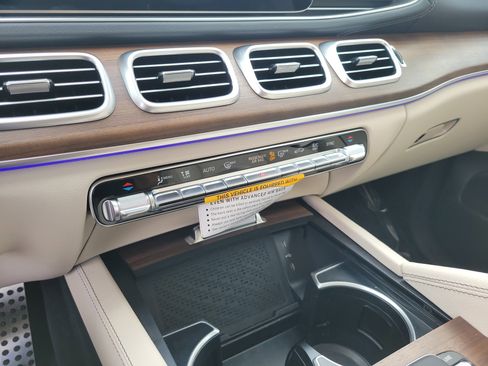 New 2026 Mercedes-Benz GLS 450 4MATIC image 17