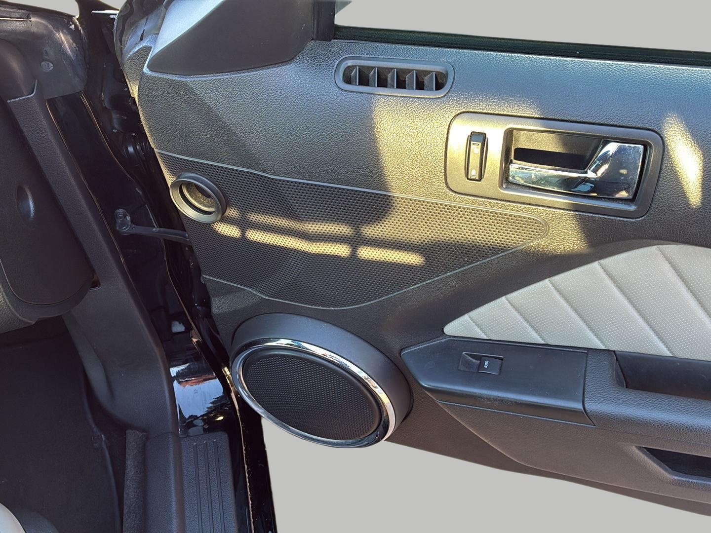Used 2013 Ford Mustang Premium RWD image 20