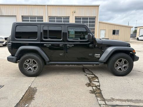 Used 2018 Jeep Wrangler Unlimited Sport S AWD/4WD image 4