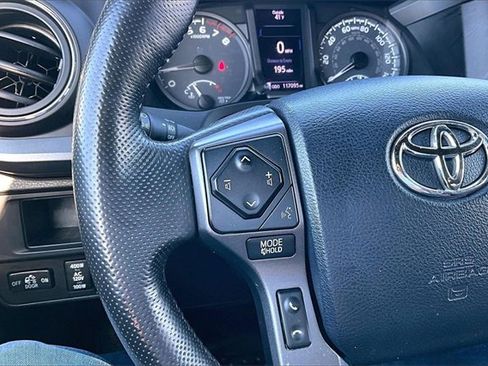 Used 2017 Toyota Tacoma TRD Sport image 10