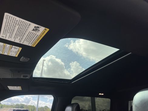 Used 2015 Ford F150 Platinum w/ Equipment Group 701A Luxury AWD/4WD image 30