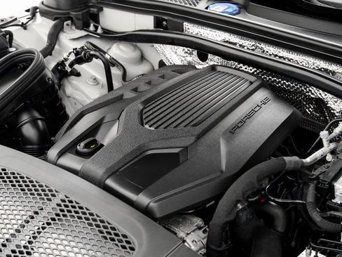 Used 2025 Porsche Macan image 30